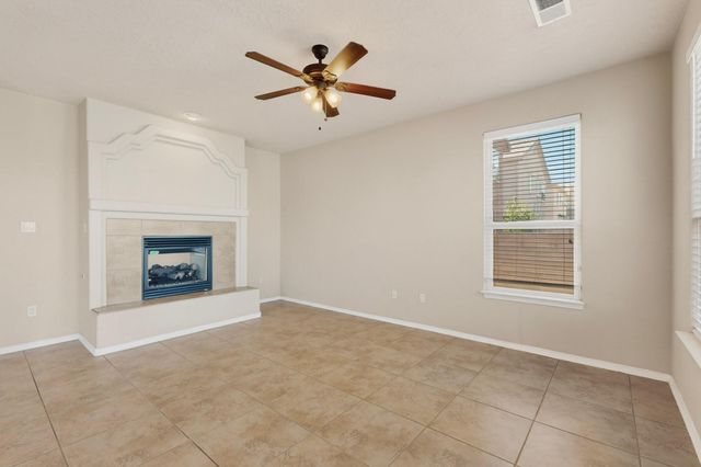 956 Molten Place NW, Albuquerque, NM 87120