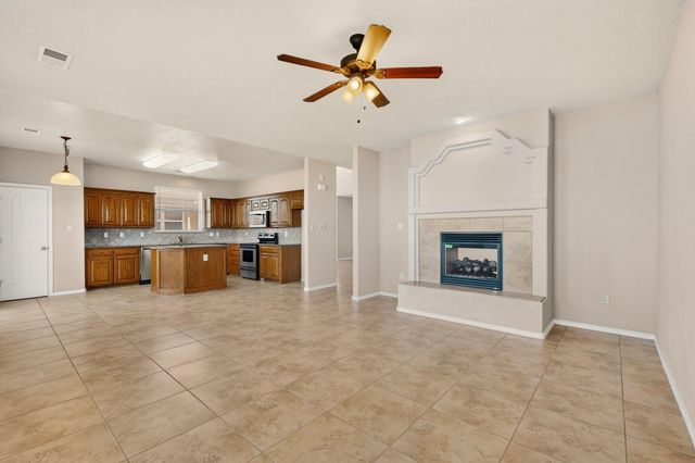 956 Molten Place NW, Albuquerque, NM 87120