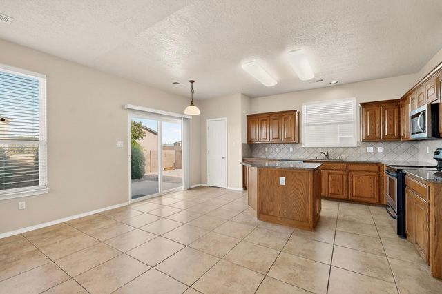 956 Molten Place NW, Albuquerque, NM 87120