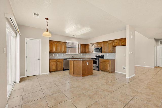 956 Molten Place NW, Albuquerque, NM 87120