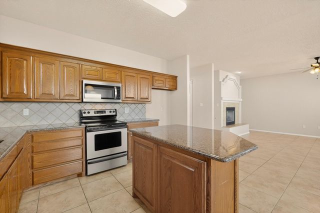 956 Molten Place NW, Albuquerque, NM 87120