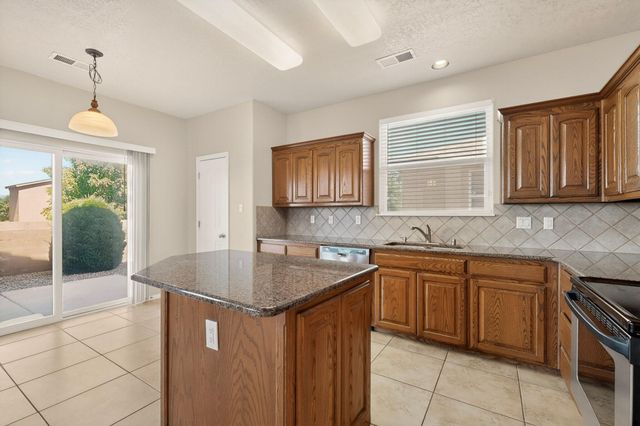 956 Molten Place NW, Albuquerque, NM 87120