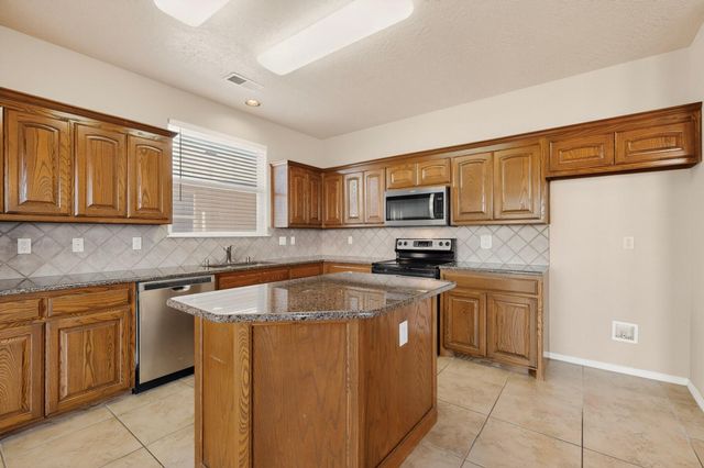 956 Molten Place NW, Albuquerque, NM 87120
