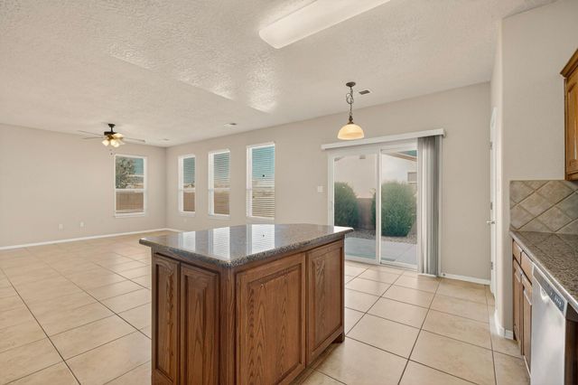 956 Molten Place NW, Albuquerque, NM 87120