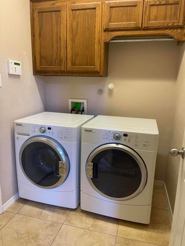 956 Molten Place NW, Albuquerque, NM 87120
