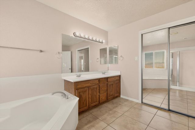 956 Molten Place NW, Albuquerque, NM 87120