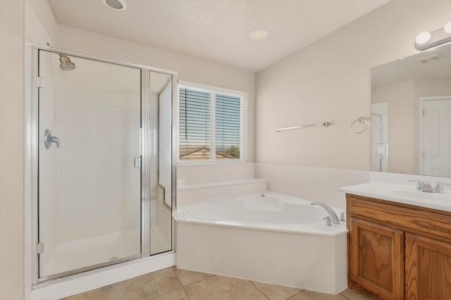 956 Molten Place NW, Albuquerque, NM 87120
