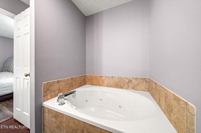 1250 Tramel Rd, Sevierville, TN 37862