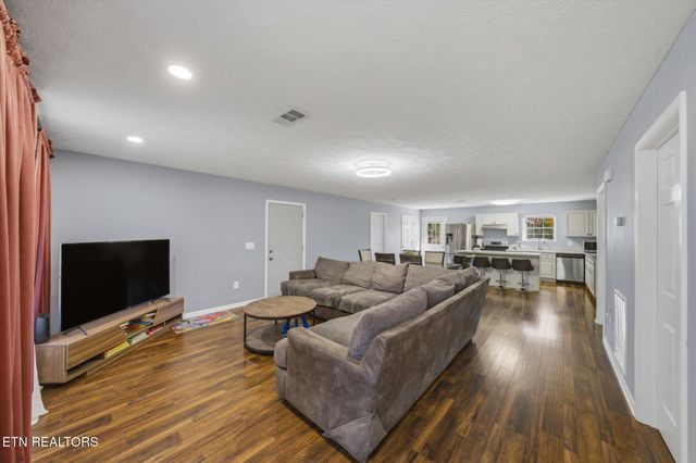 1250 Tramel Rd, Sevierville, TN 37862