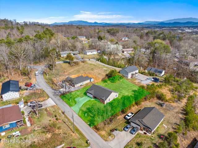 1250 Tramel Rd, Sevierville, TN 37862