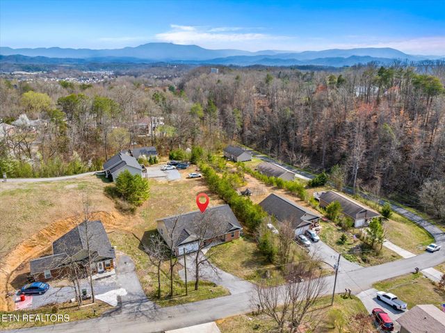 1250 Tramel Rd, Sevierville, TN 37862