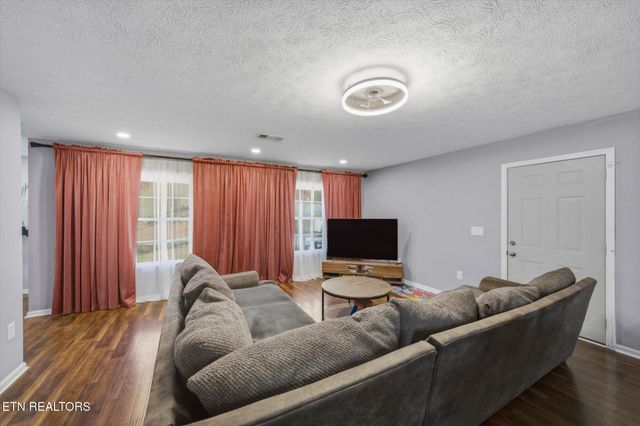 1250 Tramel Rd, Sevierville, TN 37862