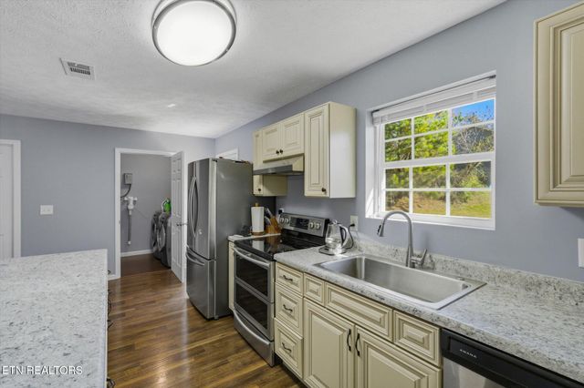 1250 Tramel Rd, Sevierville, TN 37862