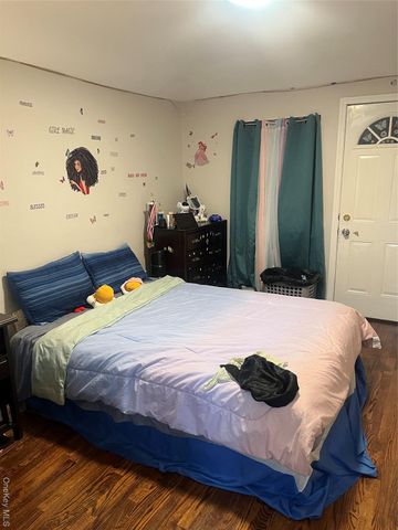 137-15 220th Place, Laurelton, NY 11413