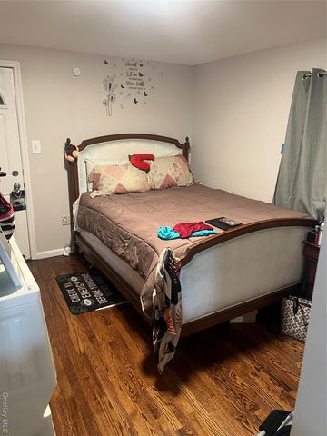 137-15 220th Place, Laurelton, NY 11413