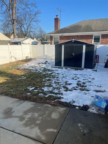 137-15 220th Place, Laurelton, NY 11413