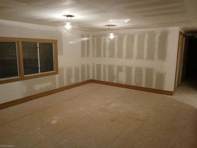 5511 Ben Franklin LN, North Fort Myers, FL 33917