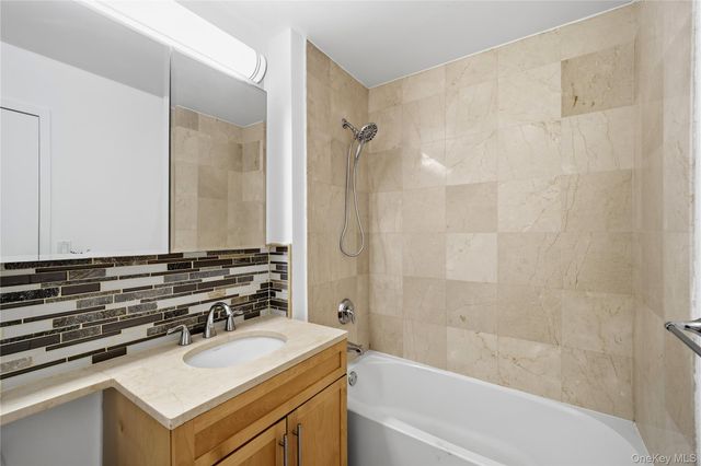 40-28 college point Boulevard 1002, Flushing, NY 11354