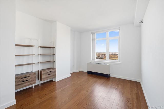 40-28 college point Boulevard 1002, Flushing, NY 11354