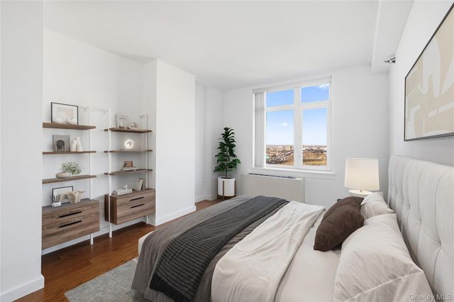 40-28 college point Boulevard 1002, Flushing, NY 11354