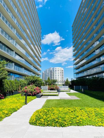 40-28 college point Boulevard 1002, Flushing, NY 11354