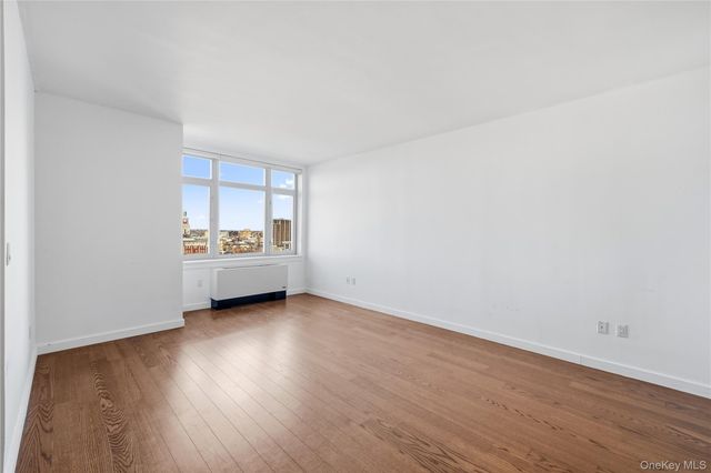 40-28 college point Boulevard 1002, Flushing, NY 11354