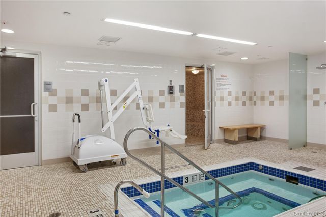 40-28 college point Boulevard 1002, Flushing, NY 11354