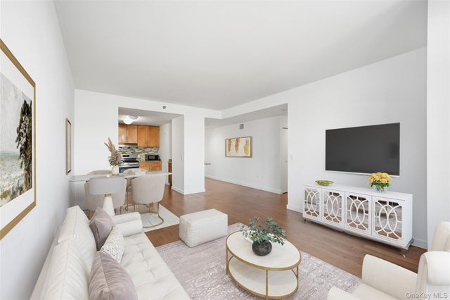 40-28 college point Boulevard 1002, Flushing, NY 11354