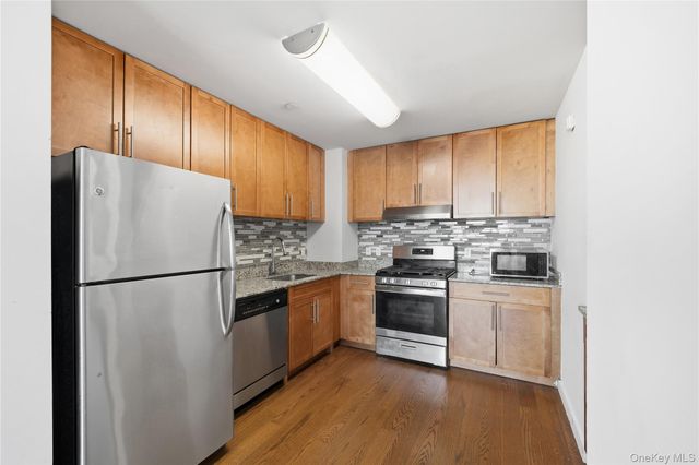 40-28 college point Boulevard 1002, Flushing, NY 11354