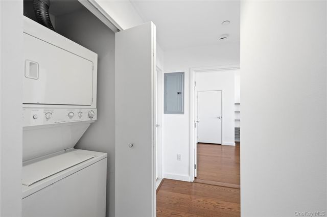 40-28 college point Boulevard 1002, Flushing, NY 11354