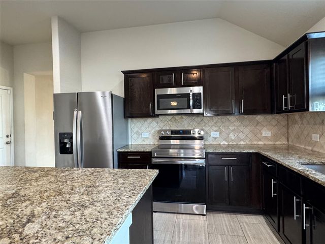 510 Marklawn LN, Hutto, TX 78634