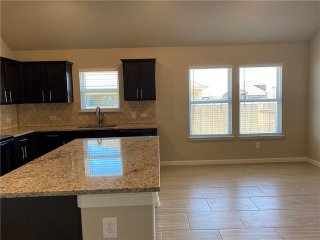 510 Marklawn LN, Hutto, TX 78634
