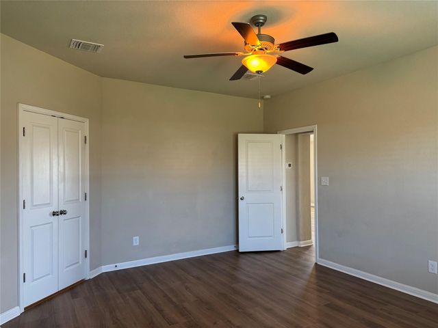 510 Marklawn LN, Hutto, TX 78634