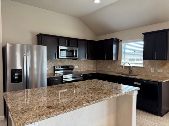 510 Marklawn LN, Hutto, TX 78634