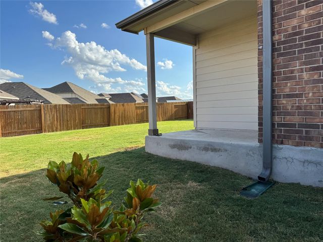 510 Marklawn LN, Hutto, TX 78634