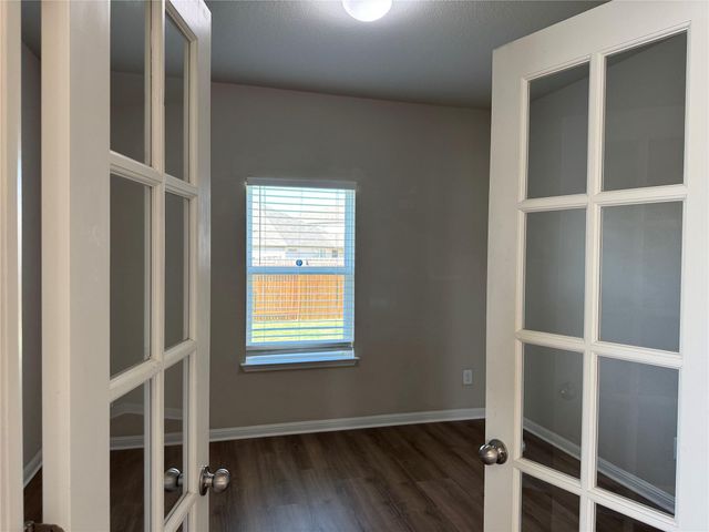 510 Marklawn LN, Hutto, TX 78634