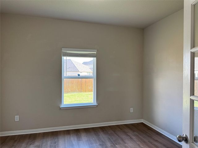 510 Marklawn LN, Hutto, TX 78634