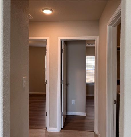 510 Marklawn LN, Hutto, TX 78634