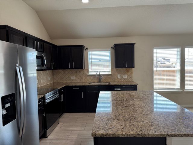 510 Marklawn LN, Hutto, TX 78634