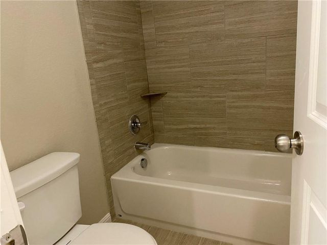 510 Marklawn LN, Hutto, TX 78634