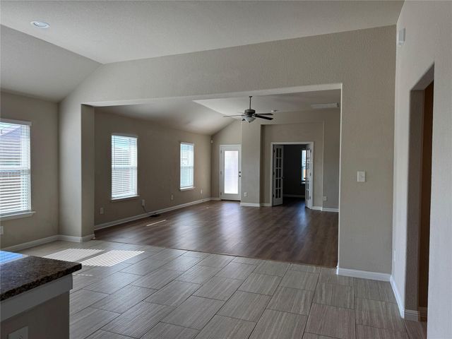 510 Marklawn LN, Hutto, TX 78634