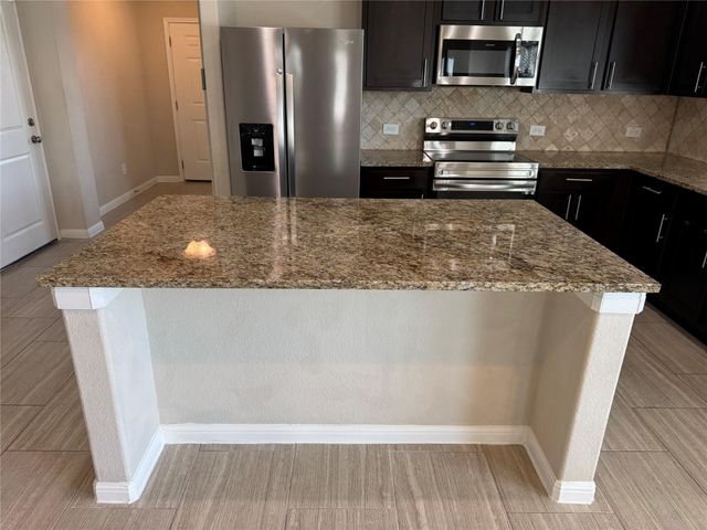 510 Marklawn LN, Hutto, TX 78634
