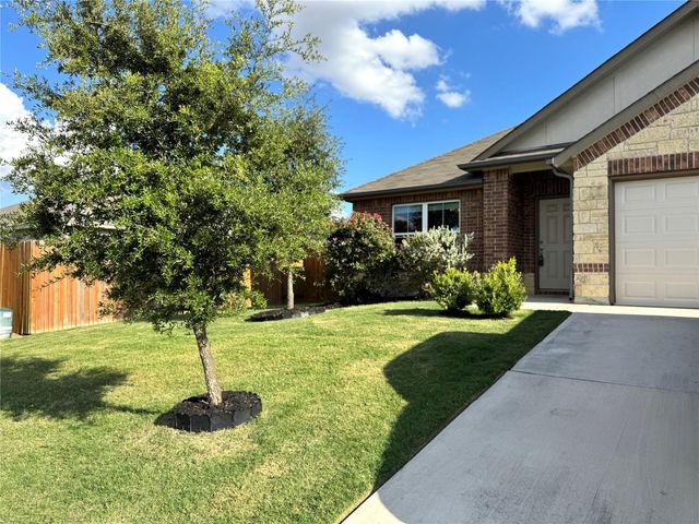 510 Marklawn LN, Hutto, TX 78634