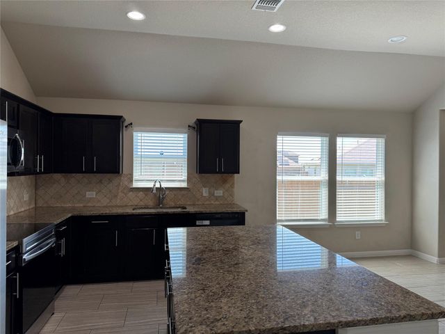 510 Marklawn LN, Hutto, TX 78634