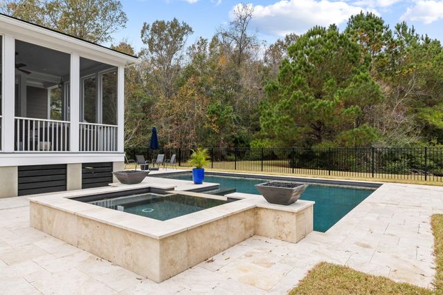 1566 Lindsey Creek Drive, Mount Pleasant, SC 29466