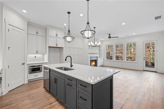 1981 American Way 28, Kennesaw, GA 30144