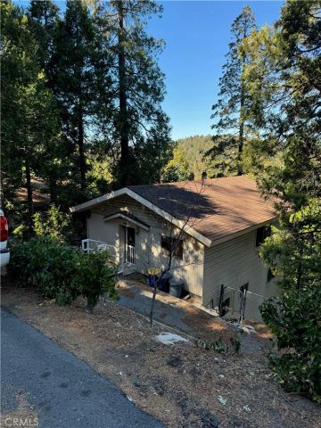 24058 Cresta, Crestline, CA 92325