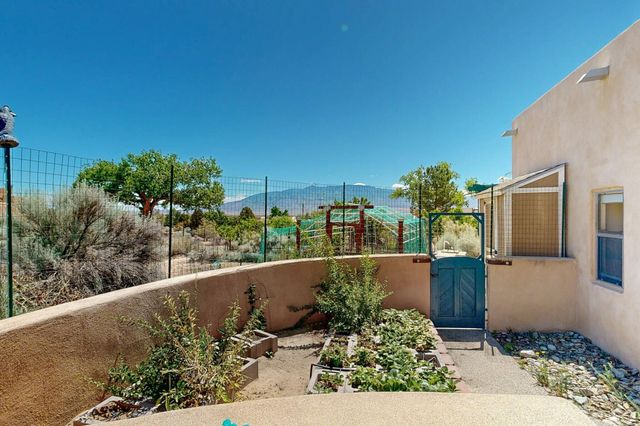 3 Chamisa Place, Corrales, NM 87048
