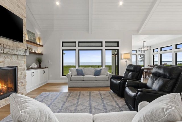 1751 EAST SHORE CIRCLE, Green Bay, WI 54302