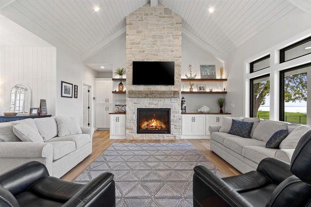 1751 EAST SHORE CIRCLE, Green Bay, WI 54302